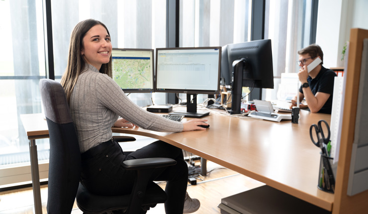 Bürokauffrau im Büro