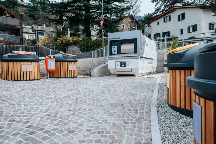 Müllinsel mit ECO in Brixen Schutzengelgasse