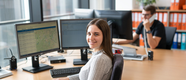 Bürokauffrau im Büro