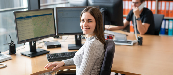 Bürokauffrau im Büro