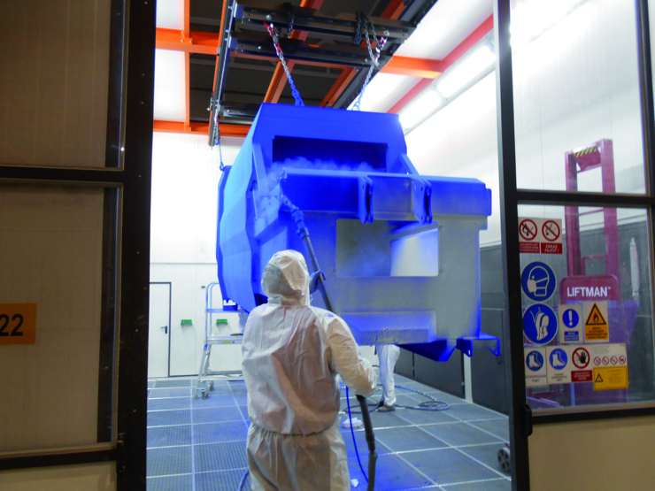 Pulverbeschickung Vorgang mit der Farbe blau