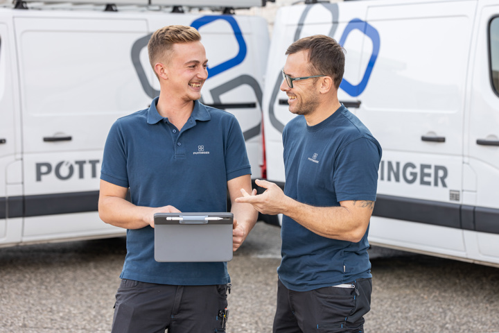 Servicetechniker treffen Servicevereinbarung